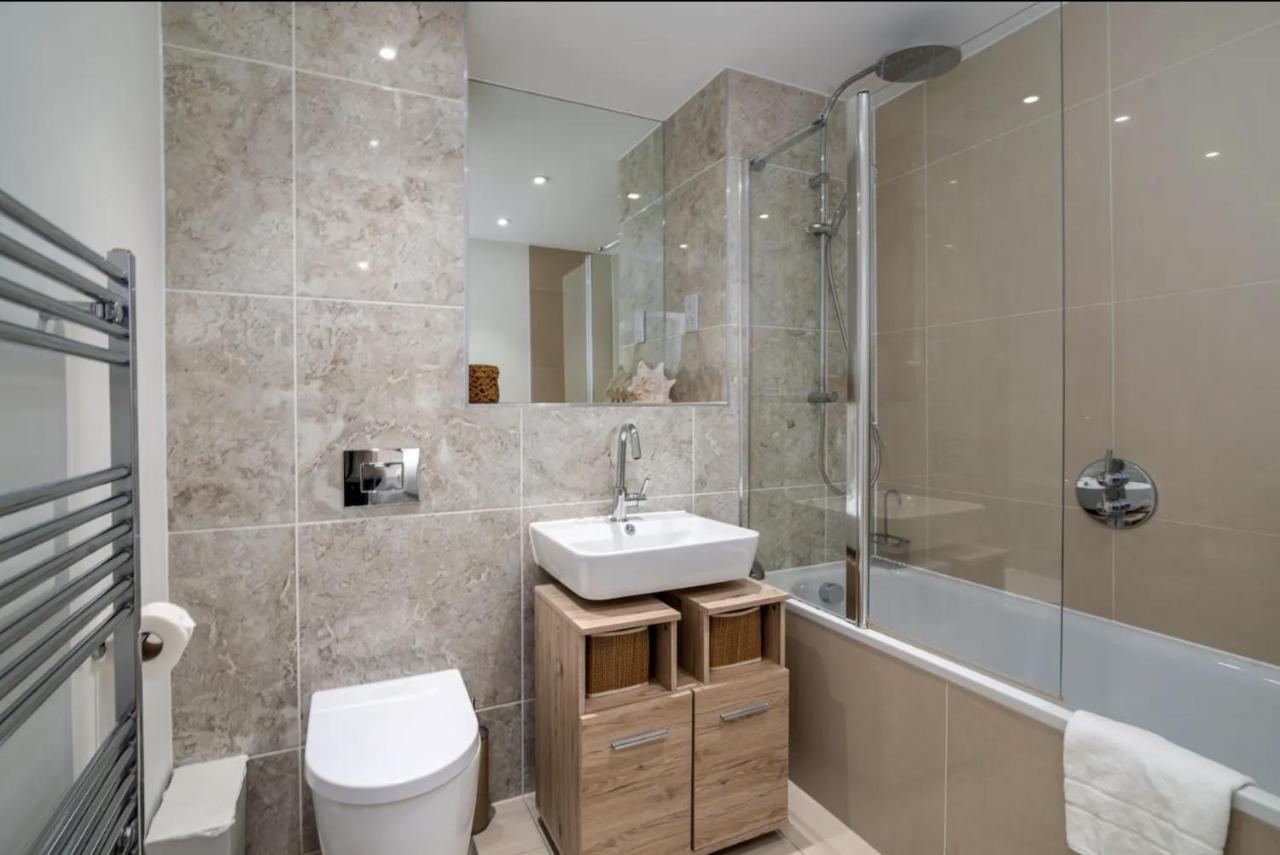 Stunning Riverside View Apartment, Near Canary Wharf & O2 伦敦 外观 照片