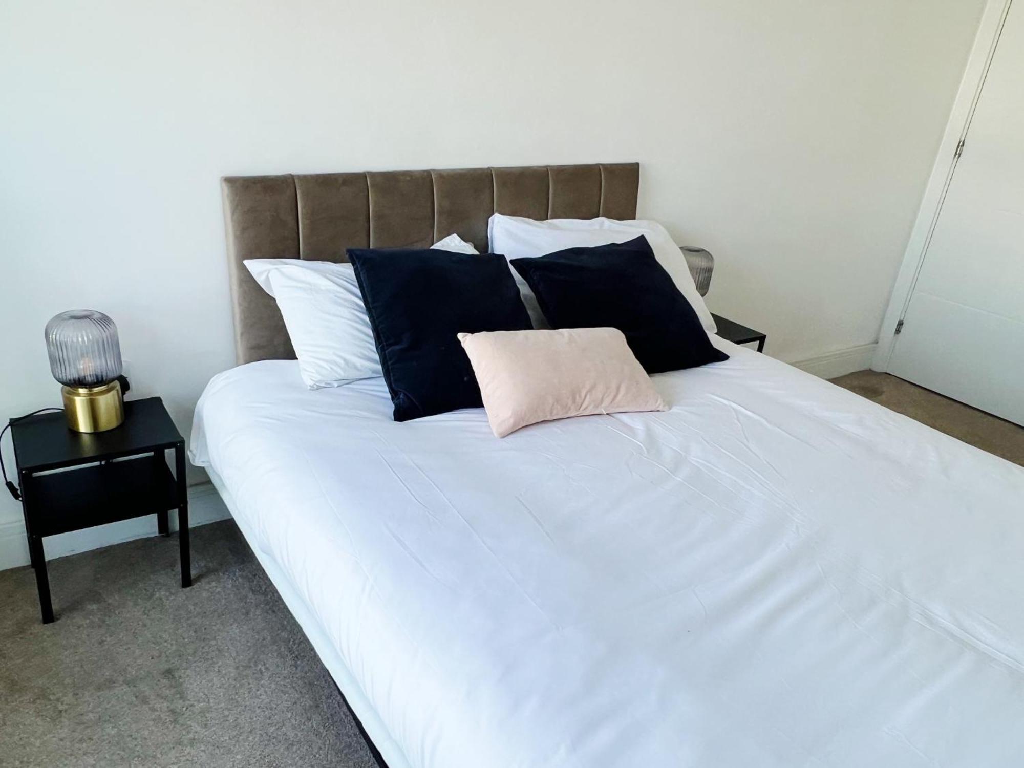 Stunning Riverside View Apartment, Near Canary Wharf & O2 伦敦 外观 照片