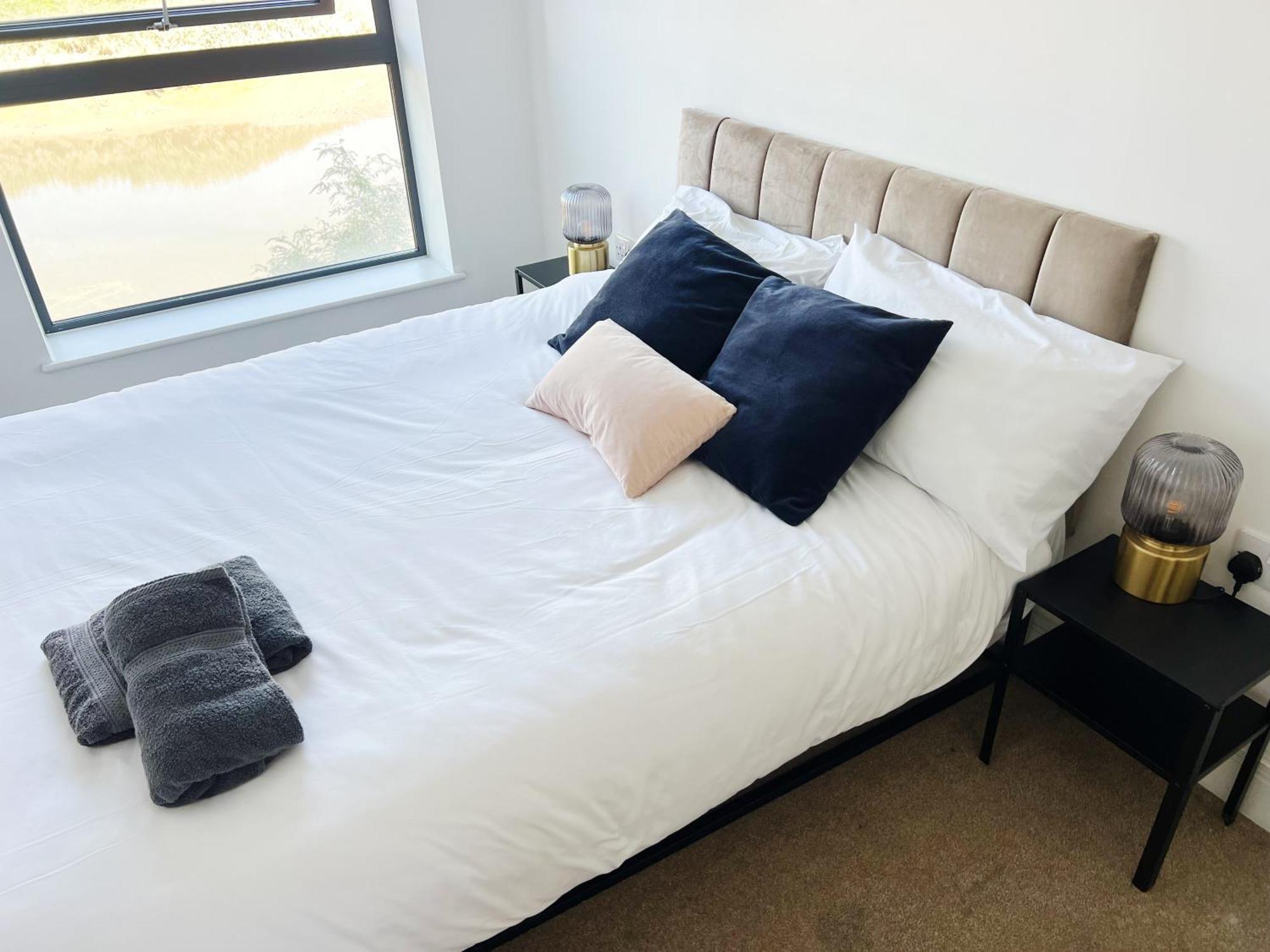 Stunning Riverside View Apartment, Near Canary Wharf & O2 伦敦 外观 照片